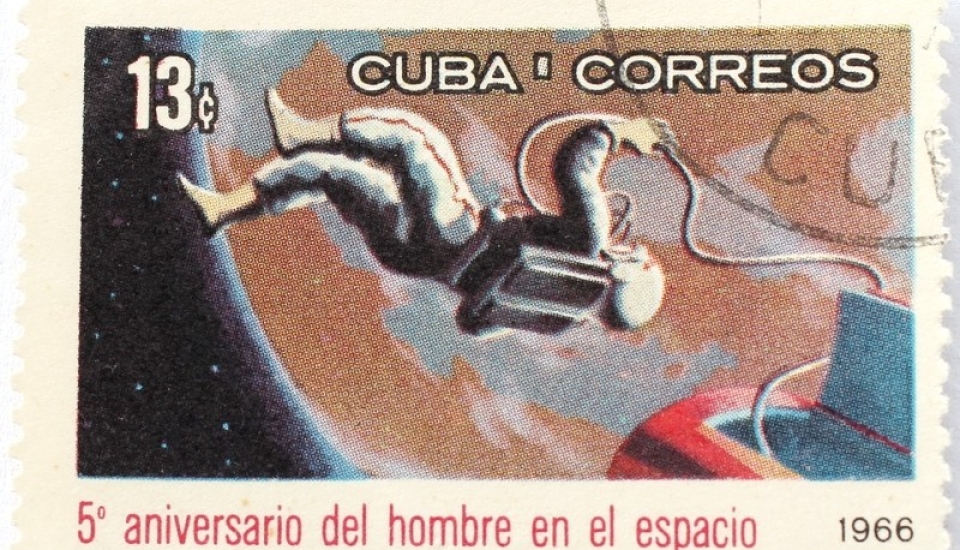 Leonov-taking–first-space-walk